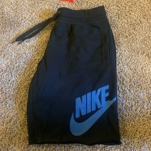 Nike Men's Sportswear Alumni 9'' Shorts